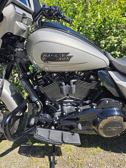 Harley-Davidson Street Glide CVO FLHXSE 17 of 22