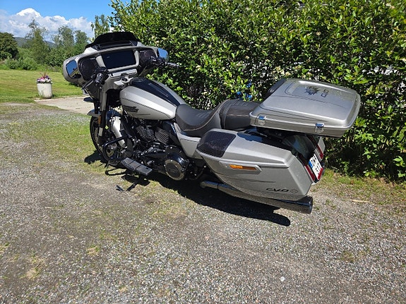 Harley-Davidson Street Glide CVO FLHXSE 16 of 22
