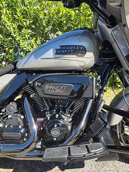 Harley-Davidson Street Glide CVO FLHXSE 3 of 22