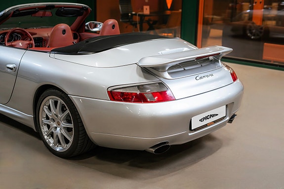 Porsche 911 4 of 5