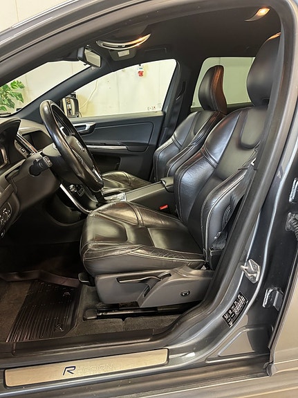 Volvo XC60 4 of 5