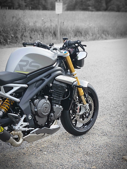 Triumph Speed Triple 1200 RS 10 of 11
