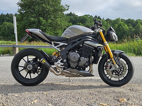 Triumph Speed Triple 1200 RS 9 of 11