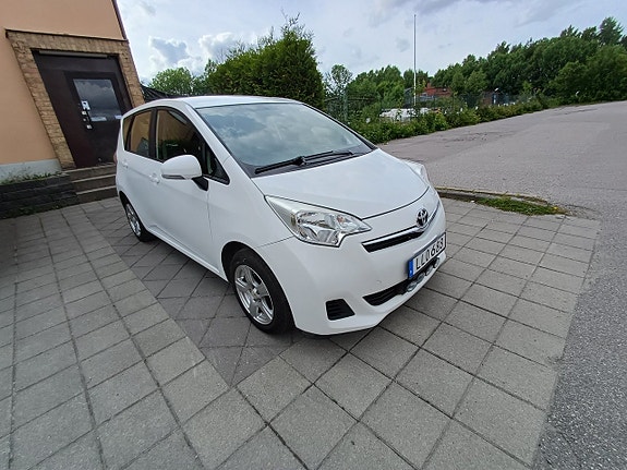 Toyota Verso-S 23 of 24