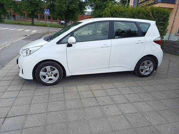 Toyota Verso-S 9 of 24