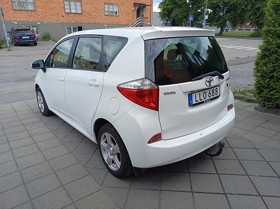 Toyota Verso-S 3 of 5