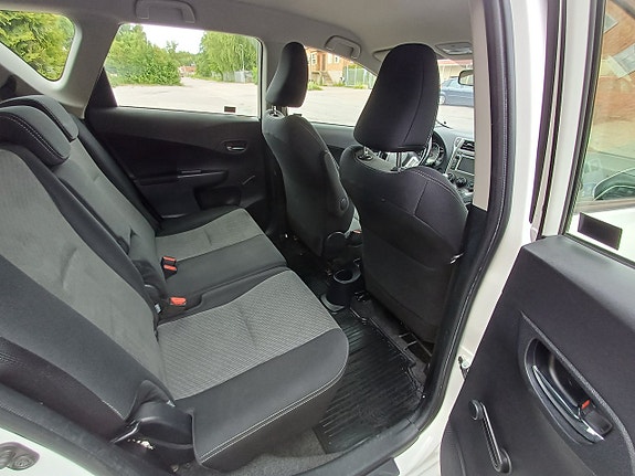Toyota Verso-S 13 of 24