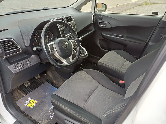 Toyota Verso-S 6 of 24