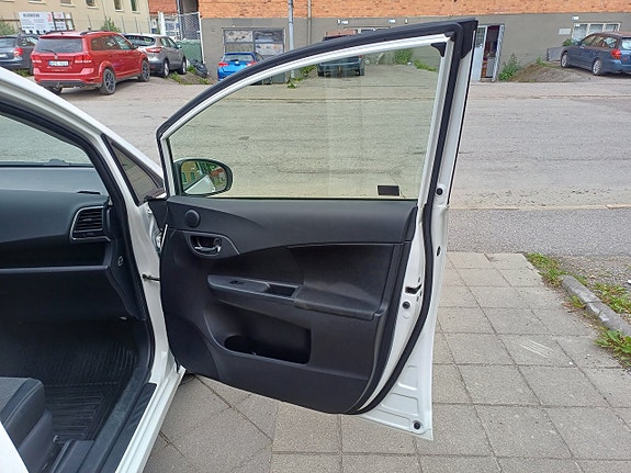 Toyota Verso-S 19 of 24