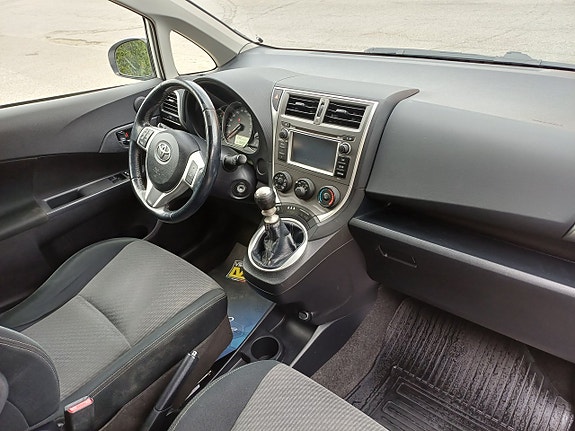 Toyota Verso-S 7 of 24