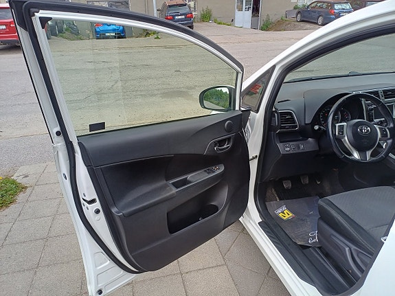 Toyota Verso-S 11 of 24