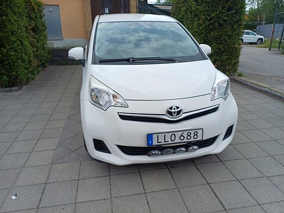Toyota Verso-S 18 of 24