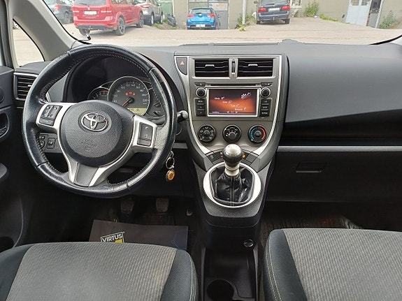 Toyota Verso-S 16 of 24