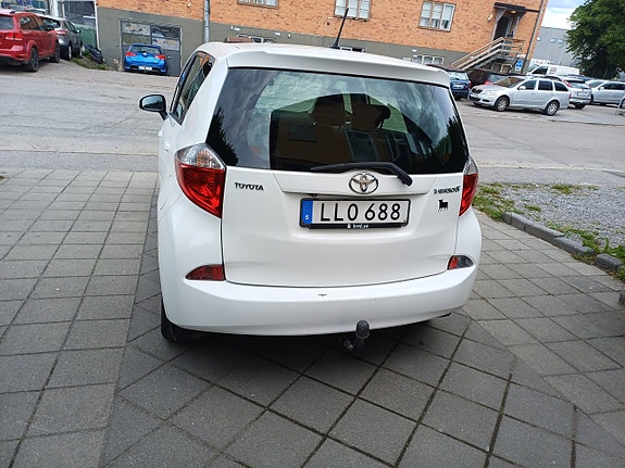 Toyota Verso-S 20 of 24