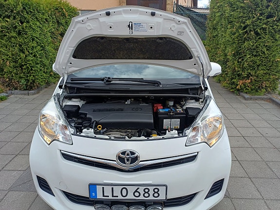 Toyota Verso-S 15 of 24