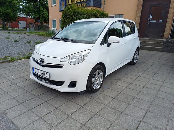 Toyota Verso-S 22 of 24