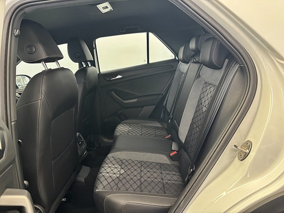 Volkswagen T-Roc 10 of 14