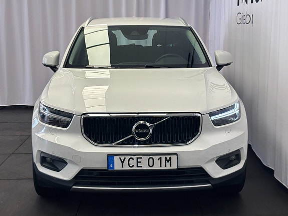 Volvo XC40 3 of 5
