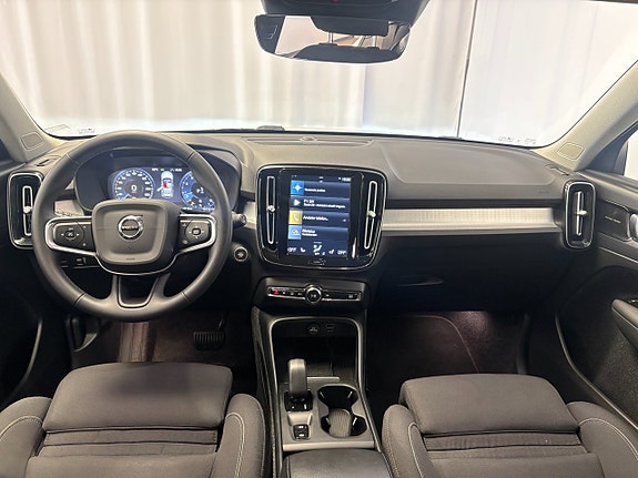 Volvo XC40 10 of 15