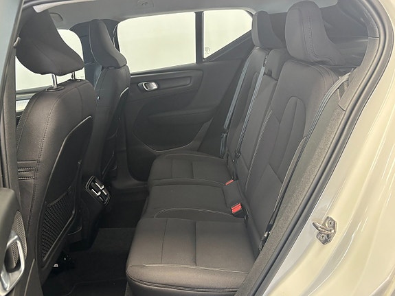 Volvo XC40 9 of 15