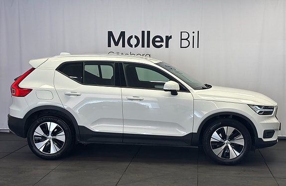 Volvo XC40 2 of 5