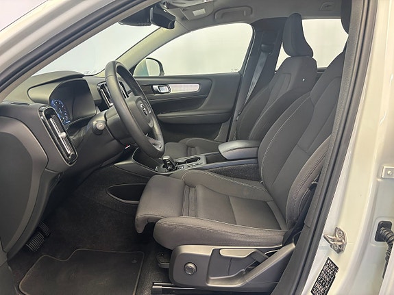 Volvo XC40 7 of 15