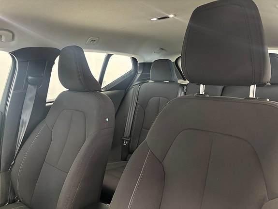 Volvo XC40 8 of 15