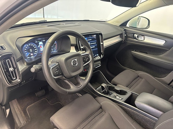 Volvo XC40 11 of 15