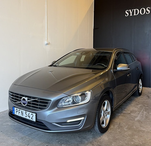 Volvo V60 2 of 12