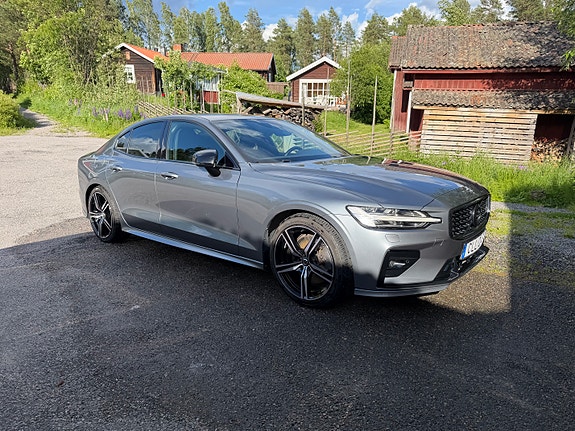 Volvo S60 2 of 5