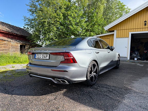 Volvo S60 4 of 5