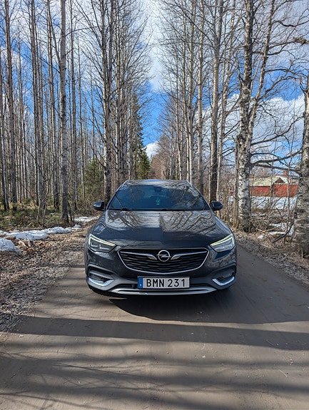 Opel Insignia Country Tourer 2 of 5