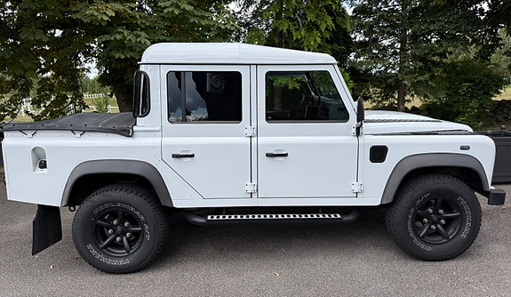 Land Rover Defender 110 7 of 8