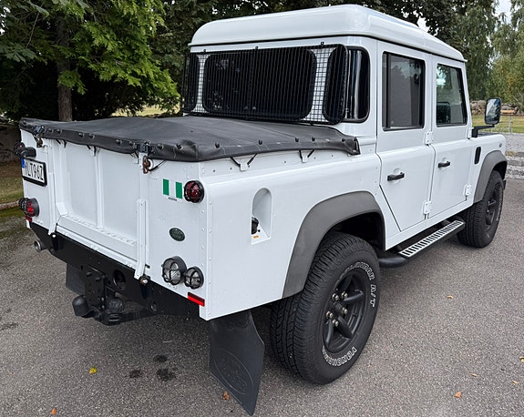 Land Rover Defender 110 8 of 8