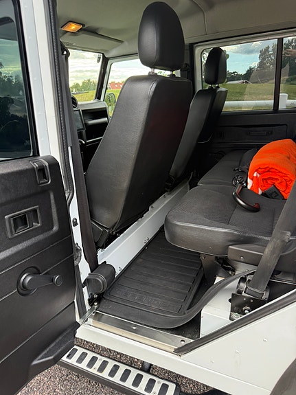 Land Rover Defender 110 5 of 5