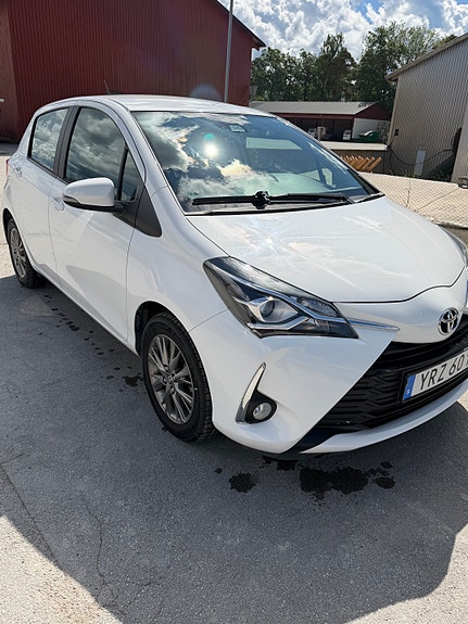 Toyota Yaris 4 of 5