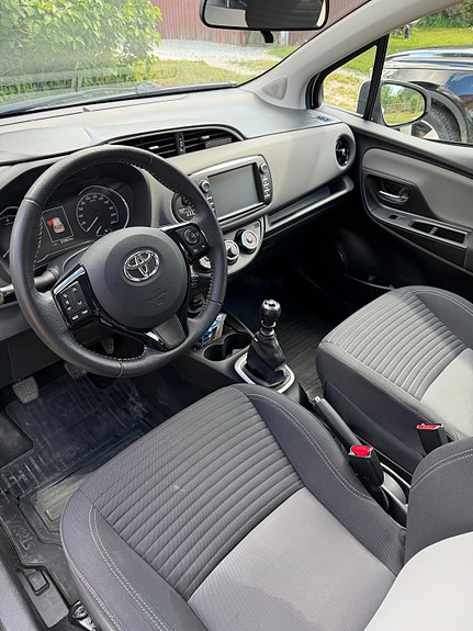 Toyota Yaris 5 of 5