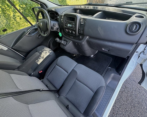 Renault Trafic 11 of 17
