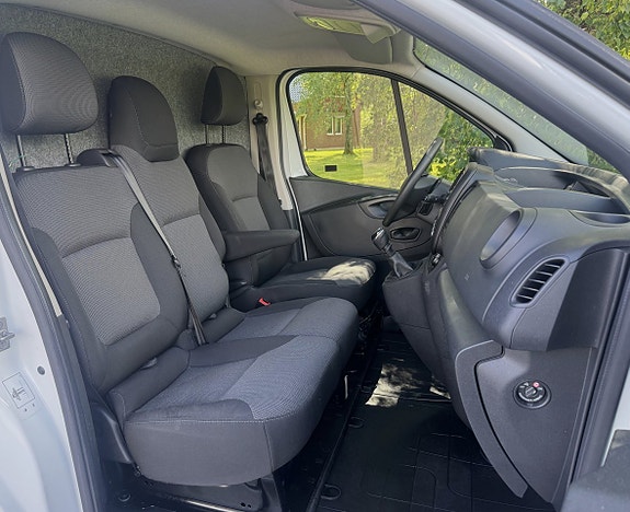 Renault Trafic 9 of 17