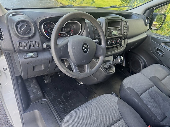 Renault Trafic 12 of 17