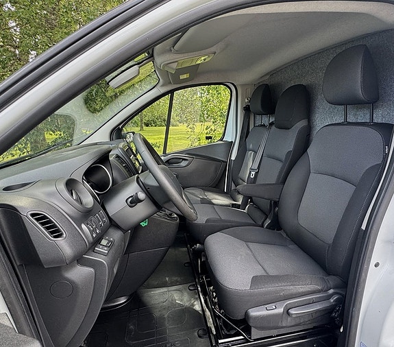 Renault Trafic 10 of 17