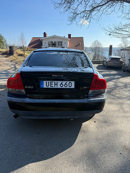 Volvo S60 4 of 5