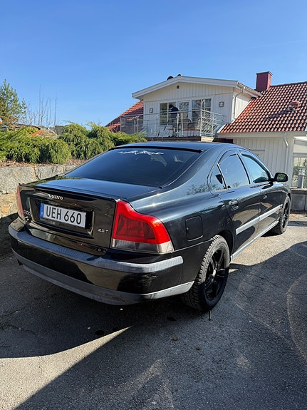 Volvo S60 2 of 5