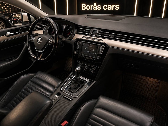 Volkswagen Passat 11 of 17