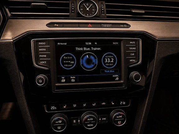 Volkswagen Passat 15 of 17