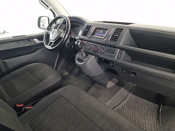 Volkswagen Caravelle 10 of 20