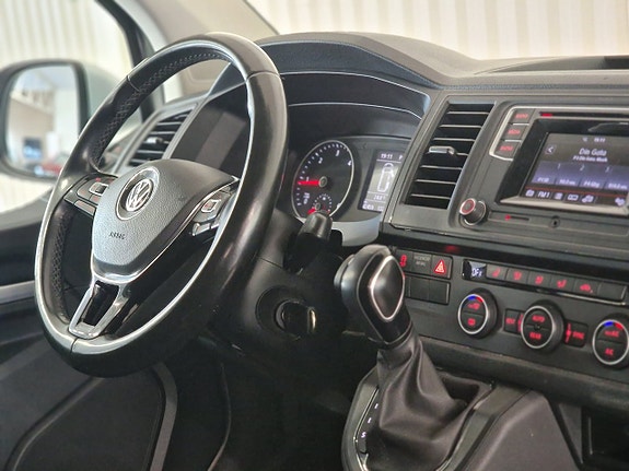 Volkswagen Caravelle 12 of 20