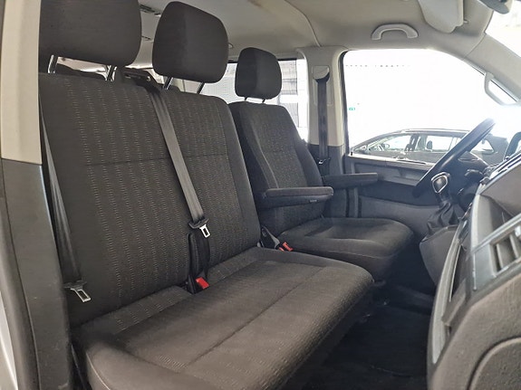 Volkswagen Caravelle 17 of 20