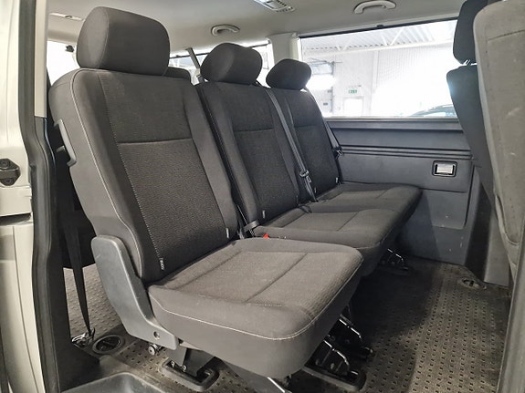 Volkswagen Caravelle 18 of 20