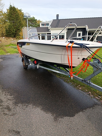 Cremo 490SC 2022 med Mercury 50hk 2022. Båtplats kan också överlåtas 4 of 5